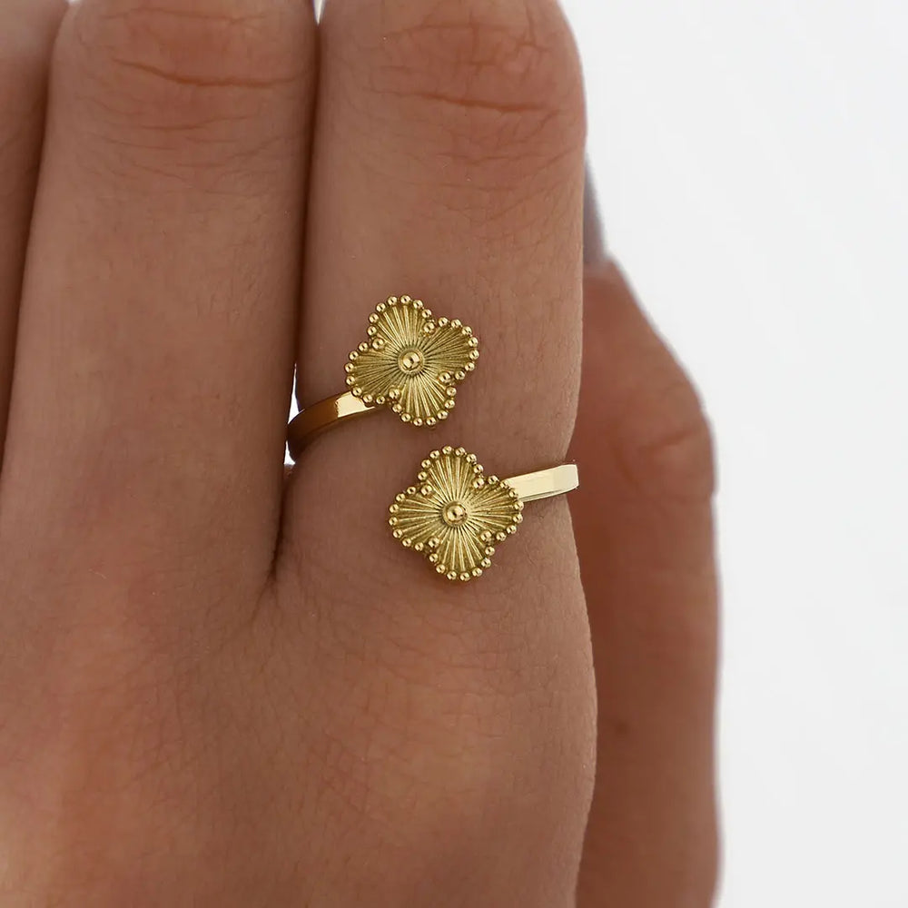 Anillo Regulable Trebol Acero Dorado